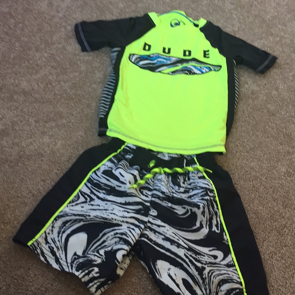 BOYS SWIM SUIT SET SIZE 4-5 OPI
